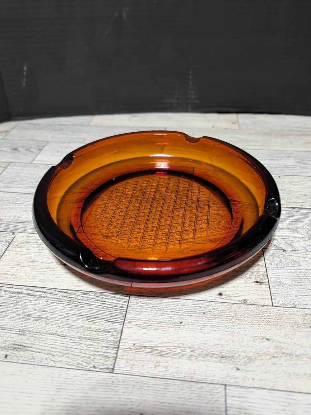 Vintage mid-century modern ‘Root Beer glass’ ashtray with waffle pattern base